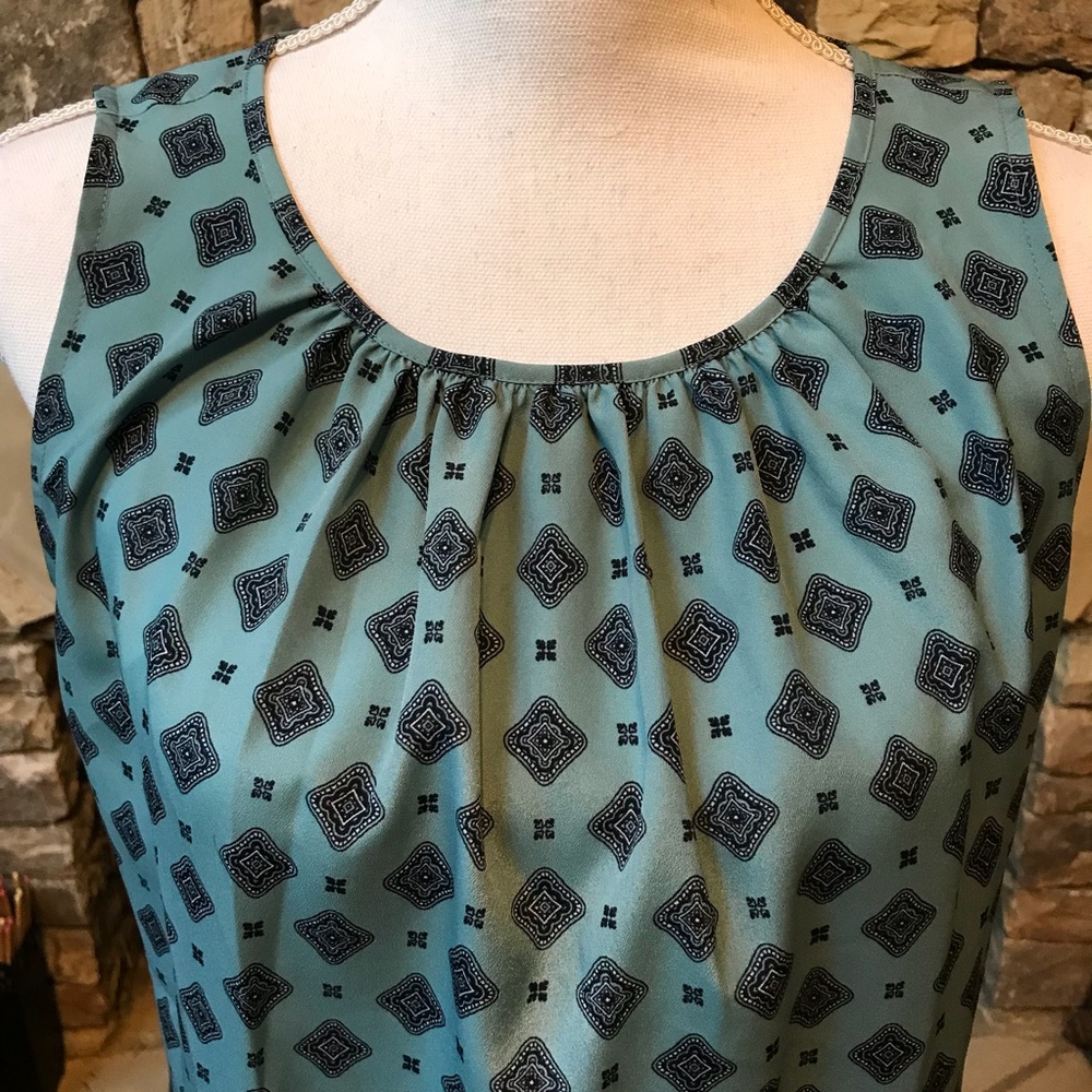 Ann Taylor LOFT Sleeveless Top Size Small - Picture 2 of 4